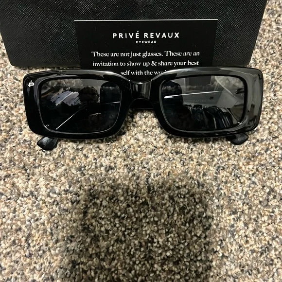 Bold Black Rectangular Sunglasses with Oversized Style - Picture 6 of 9